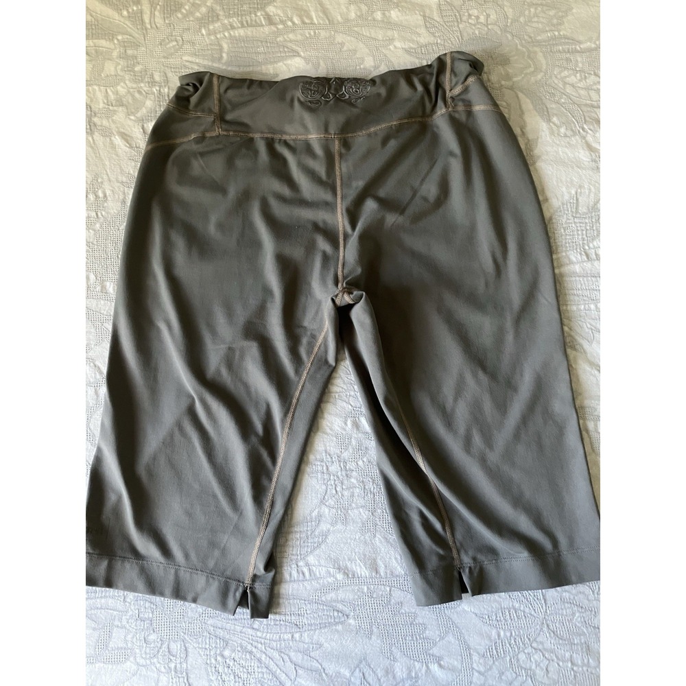 REI Grey/Olive Yoga Athletic Shorts Size Medium Earthy Active